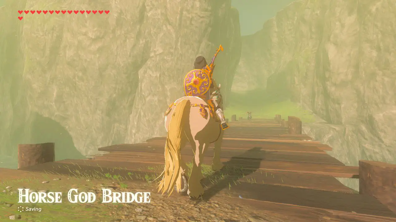 Cruzando a ponte Horse God em Zelda: Breath of the Wild.