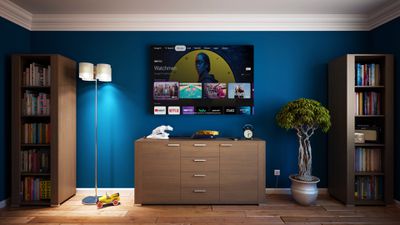 Google TV exibido em uma TV em uma sala de estar.