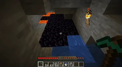 Obsidiana subterrânea no Minecraft.