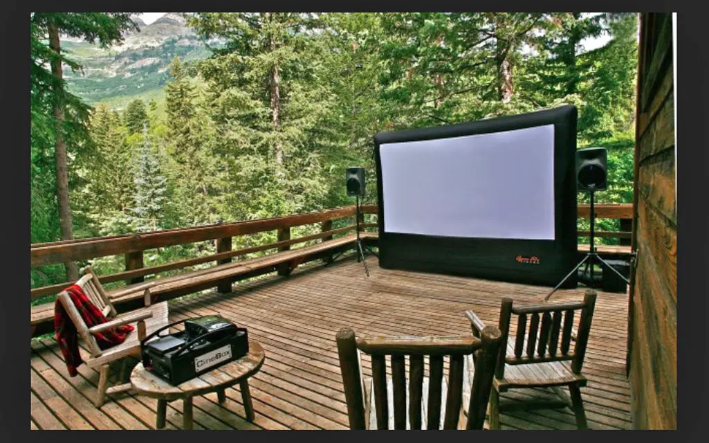 Tela inflável da série Open Air Cinema Home