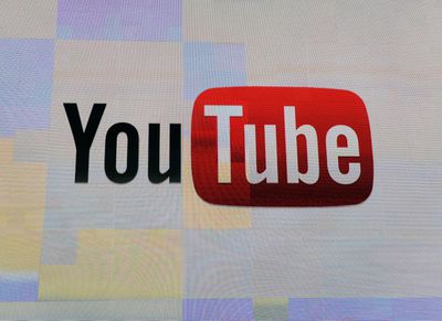 Logotipo do YouTube na tela do computador