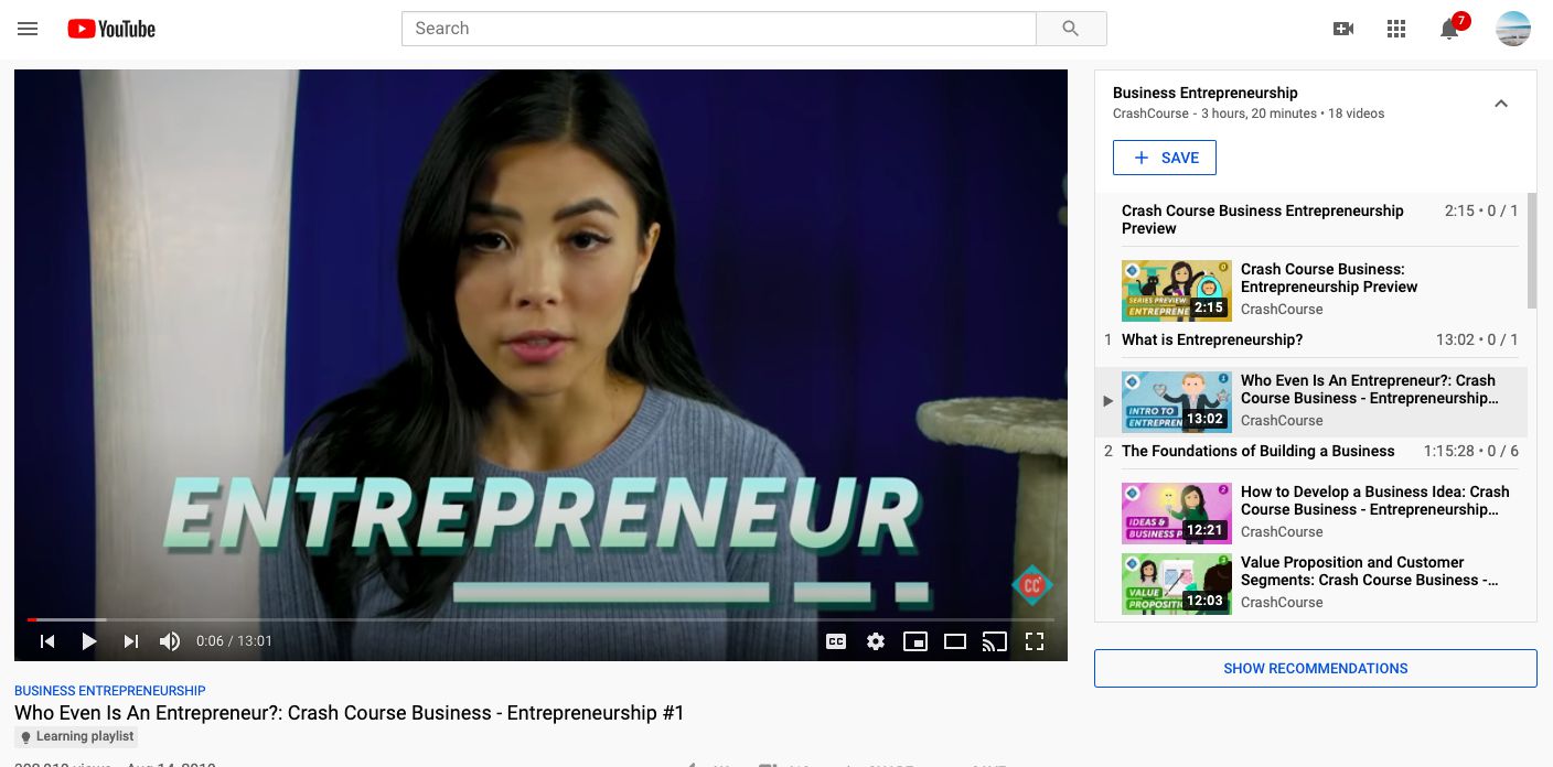 Vídeo-aula do canal YouTube Crash Course sobre empreendedorismo
