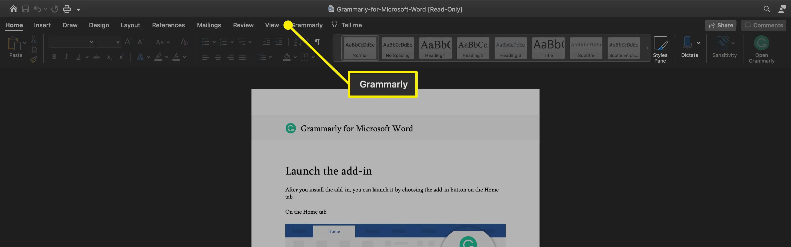 A opção Grammarly na faixa de opções do Word para Mac.