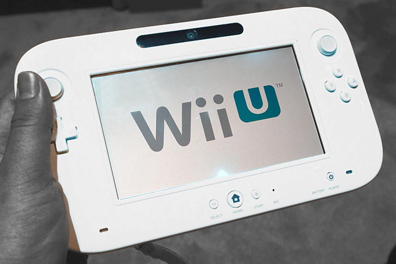 Fotografia do controle do Wii U tirada no estande da Nintendo na E3 2011.