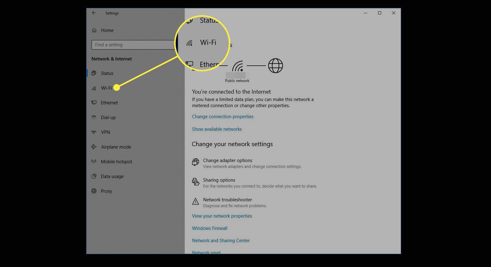 Uma captura de tela das configurações de rede do Windows com o título Wi-Fi destacado