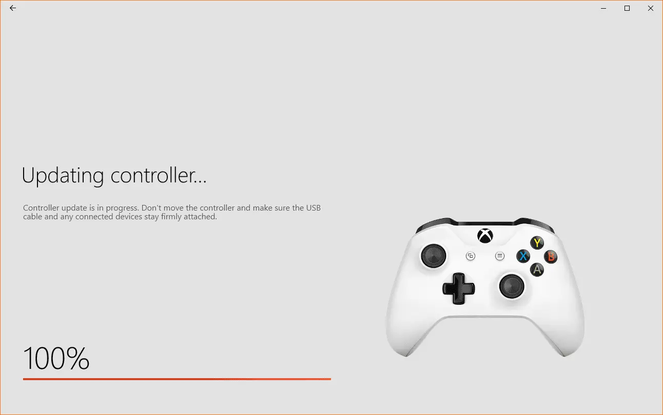Uma captura de tela do processo de atualização do firmware do controlador do Xbox One em um PC.