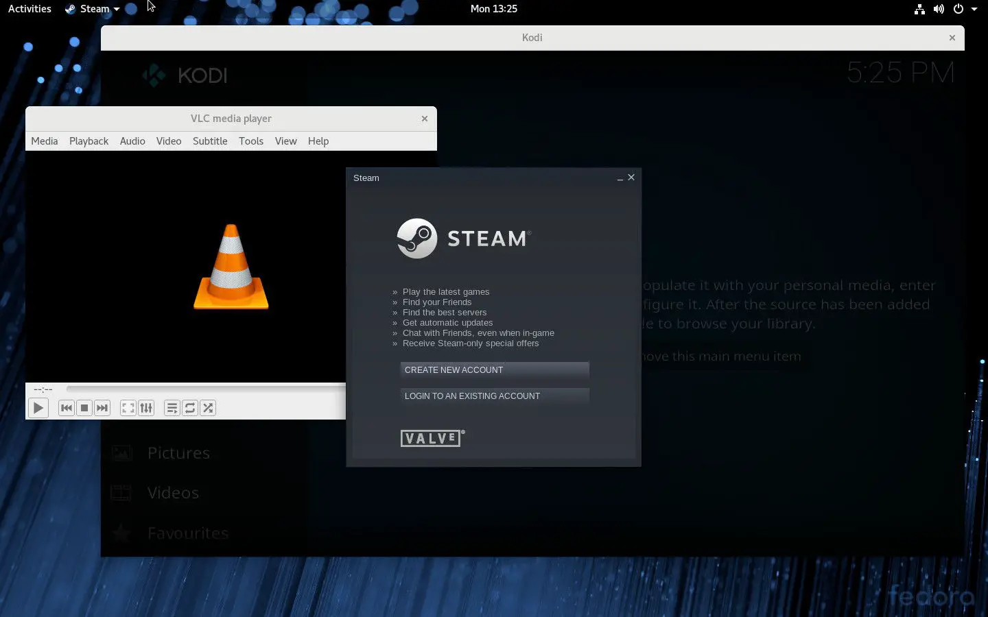 Uma captura de tela de várias ferramentas multimídia em execução no Fedora.