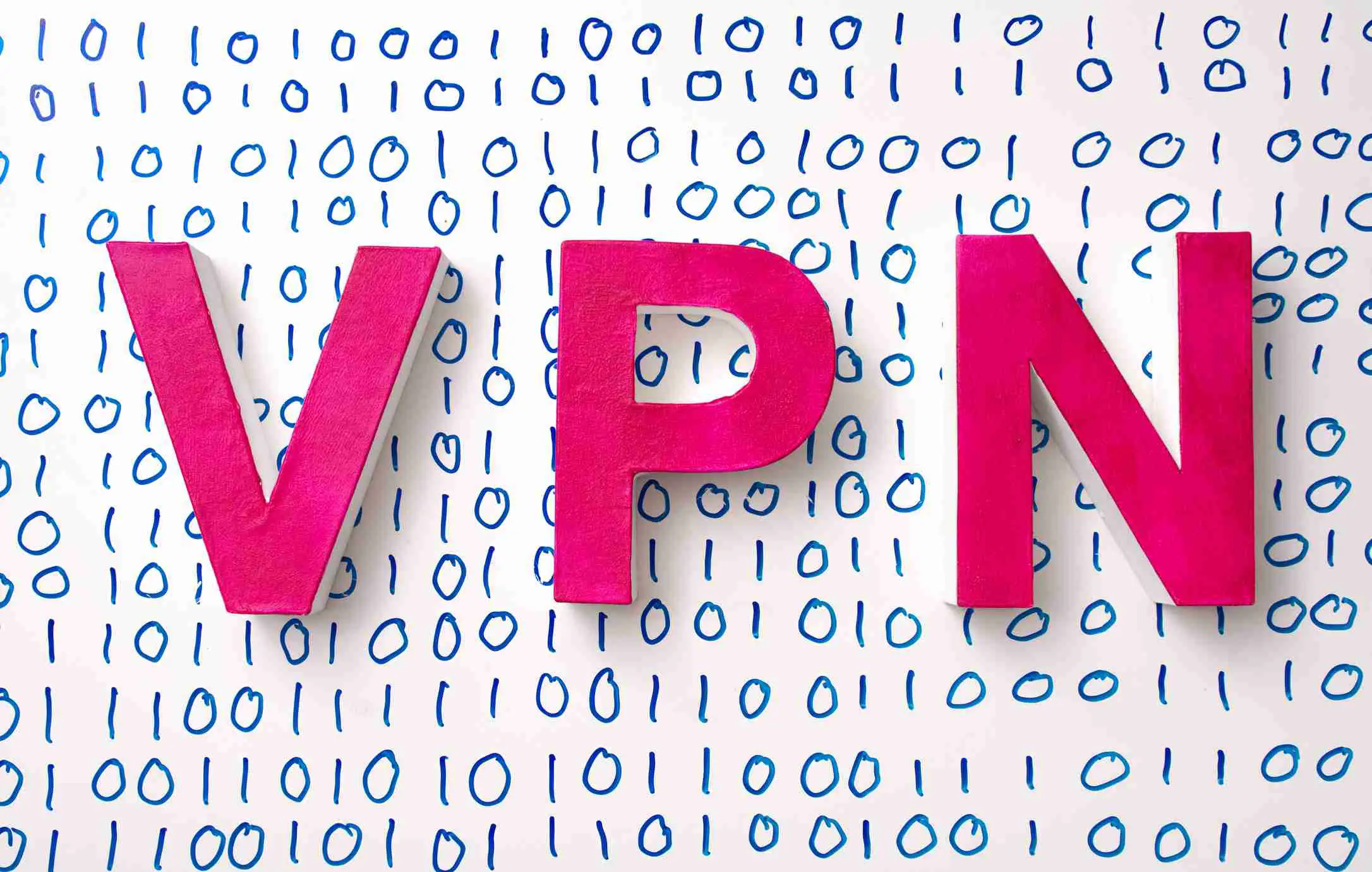 Word art que diz 'VPN' na frente do fundo do código binário