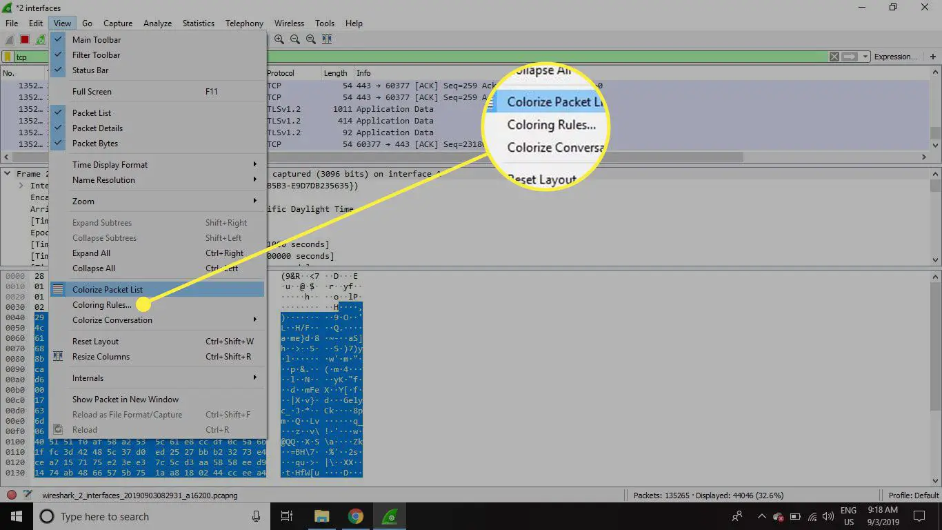 Uma captura de tela do menu Exibir do Wireshark com o comando Regras de colorir destacado