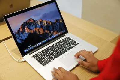 Suporte técnico usando o trackpad em um MacBook