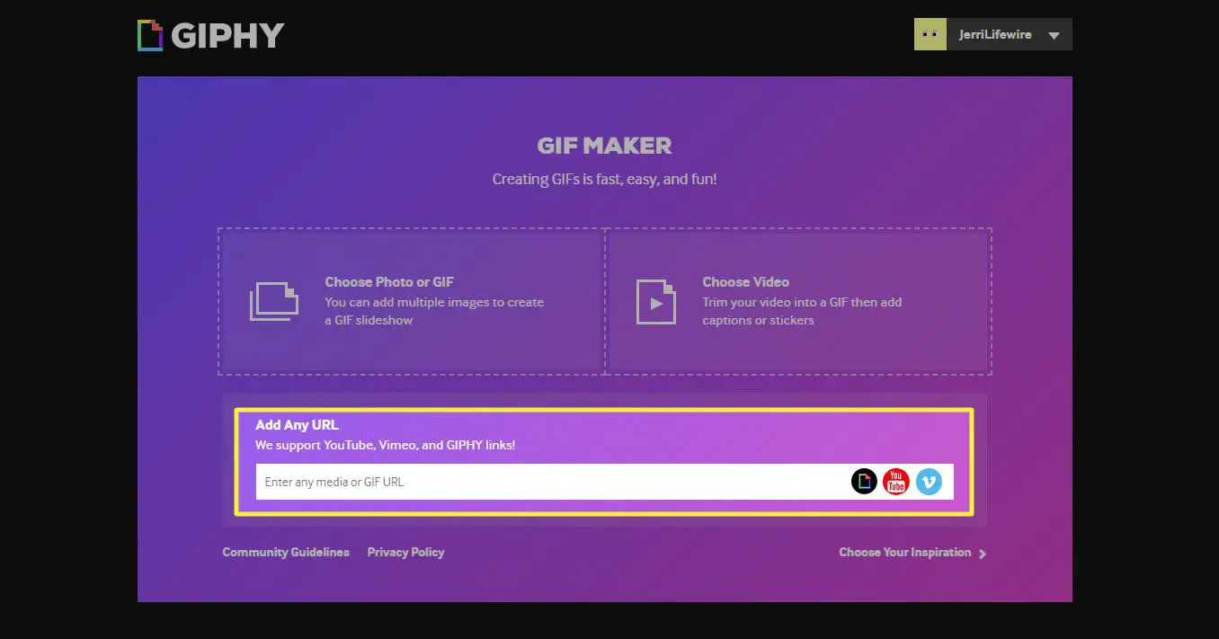 O campo URL no Giphy GIF Maker.