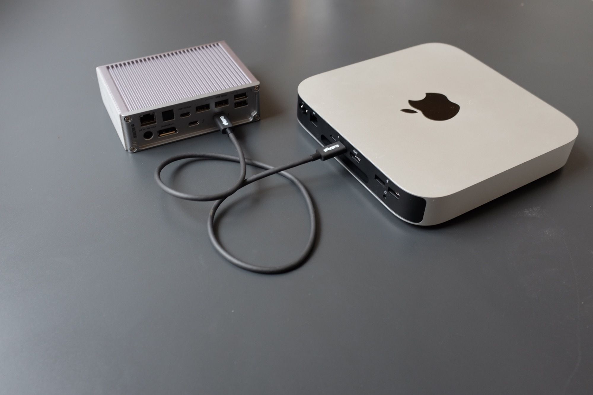 Dock CalDigit TS3 + conectado a um Mac Mini