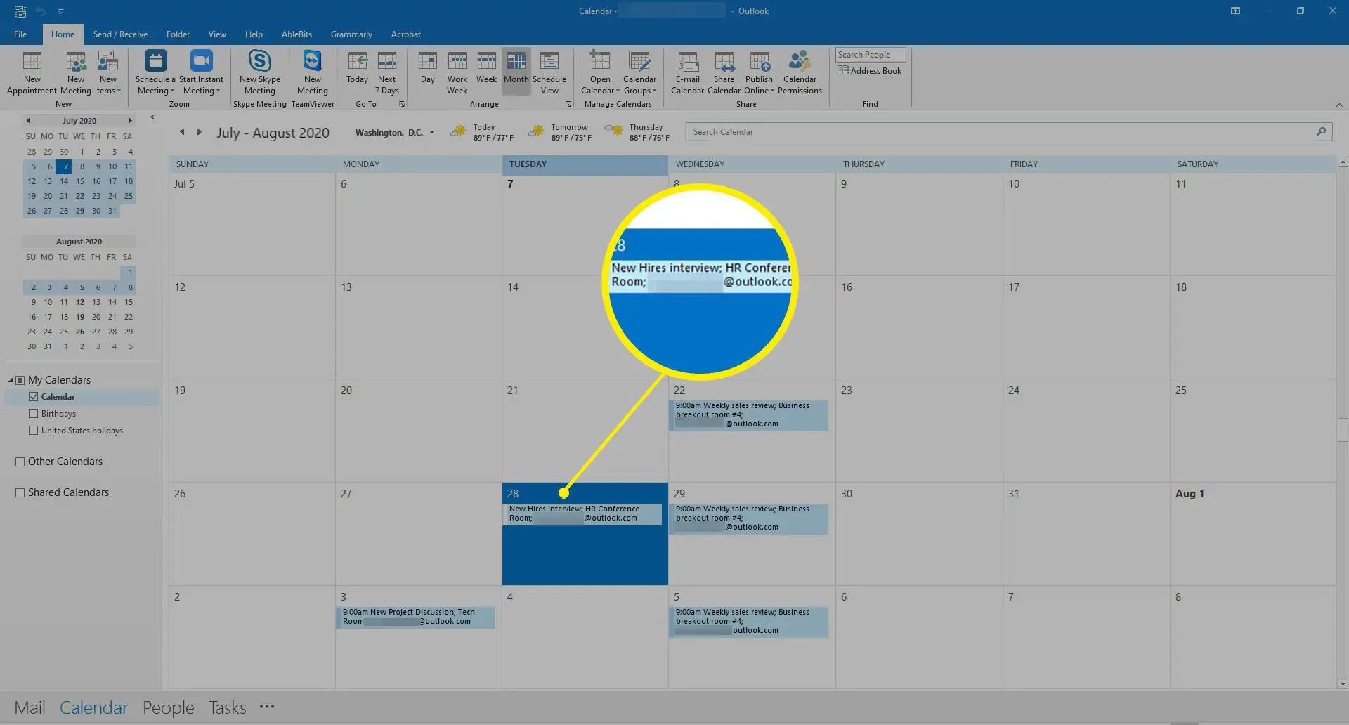 Abrindo uma reunião em um calendário do Outlook.