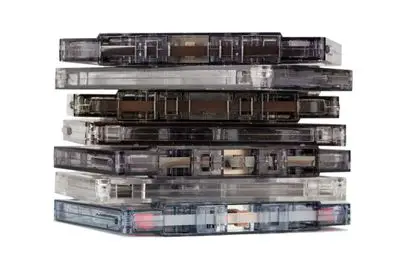 Uma pilha de fitas cassete de áudio