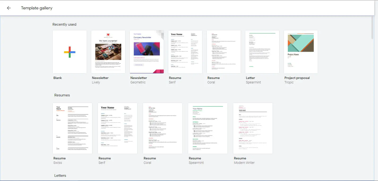 Página da web do GoogleDocs exibindo modelos de boletins informativos.