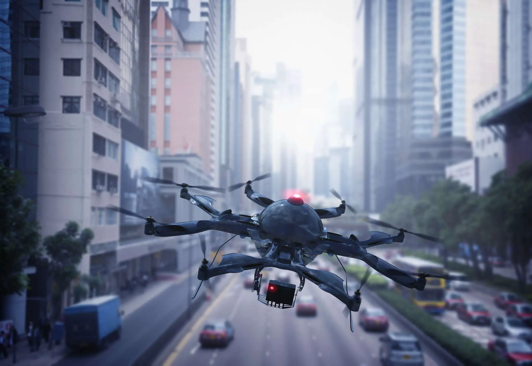Um drone sobrevoando Hong Kong.