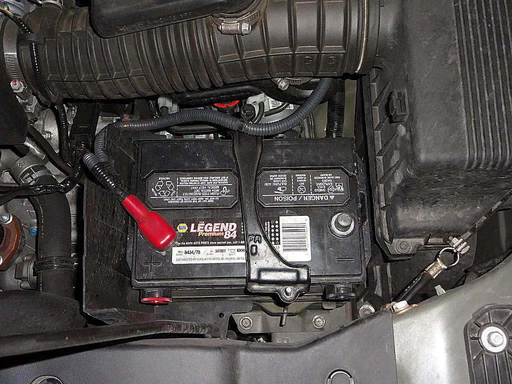 Desconectando a bateria de um carro