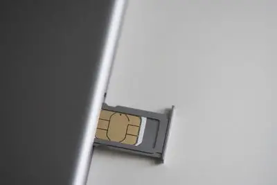 Um cartão SIM ejetado