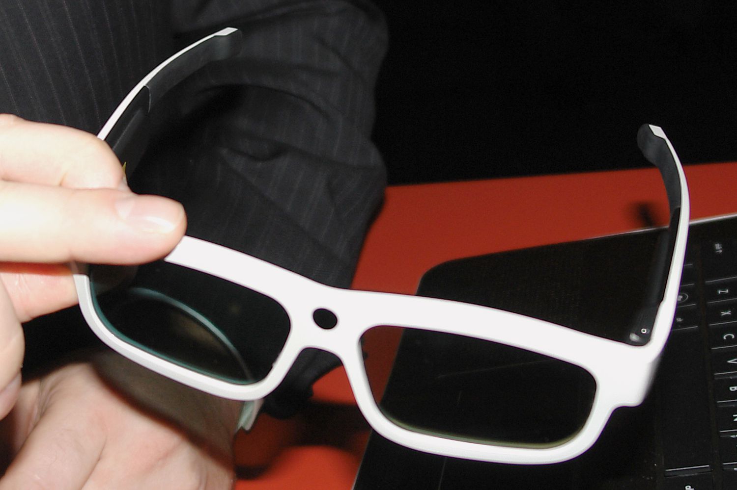 Exemplo de óculos 3D (tipo de obturador ativo)