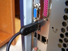 Imagem de um mouse de computador USB conectado