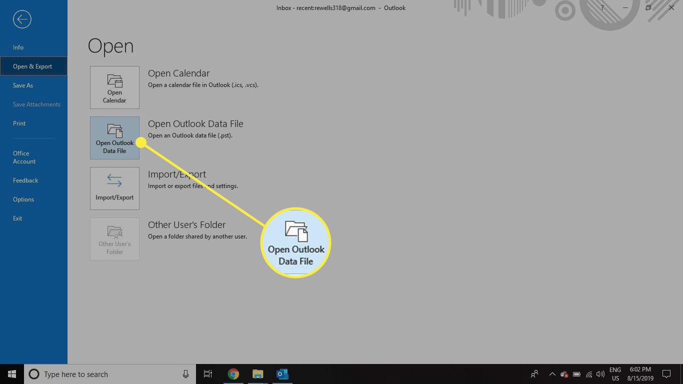 Uma captura de tela do menu Abrir do Outlook com o "Abra o arquivo de dados do Outlook" comando destacado