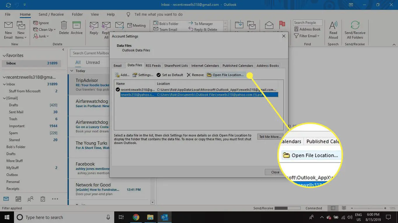 Uma captura de tela das configurações da conta no Outlook com o comando Abrir local do arquivo destacado