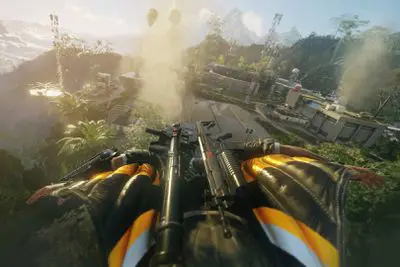 Captura de tela de Rico voando sobre Solis em Just Cause 4 no PS4.