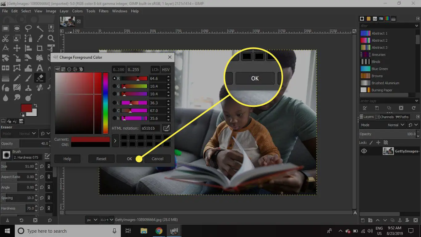 Uma captura de tela da janela Change Foreground Color do GIMP com o botão OK destacado