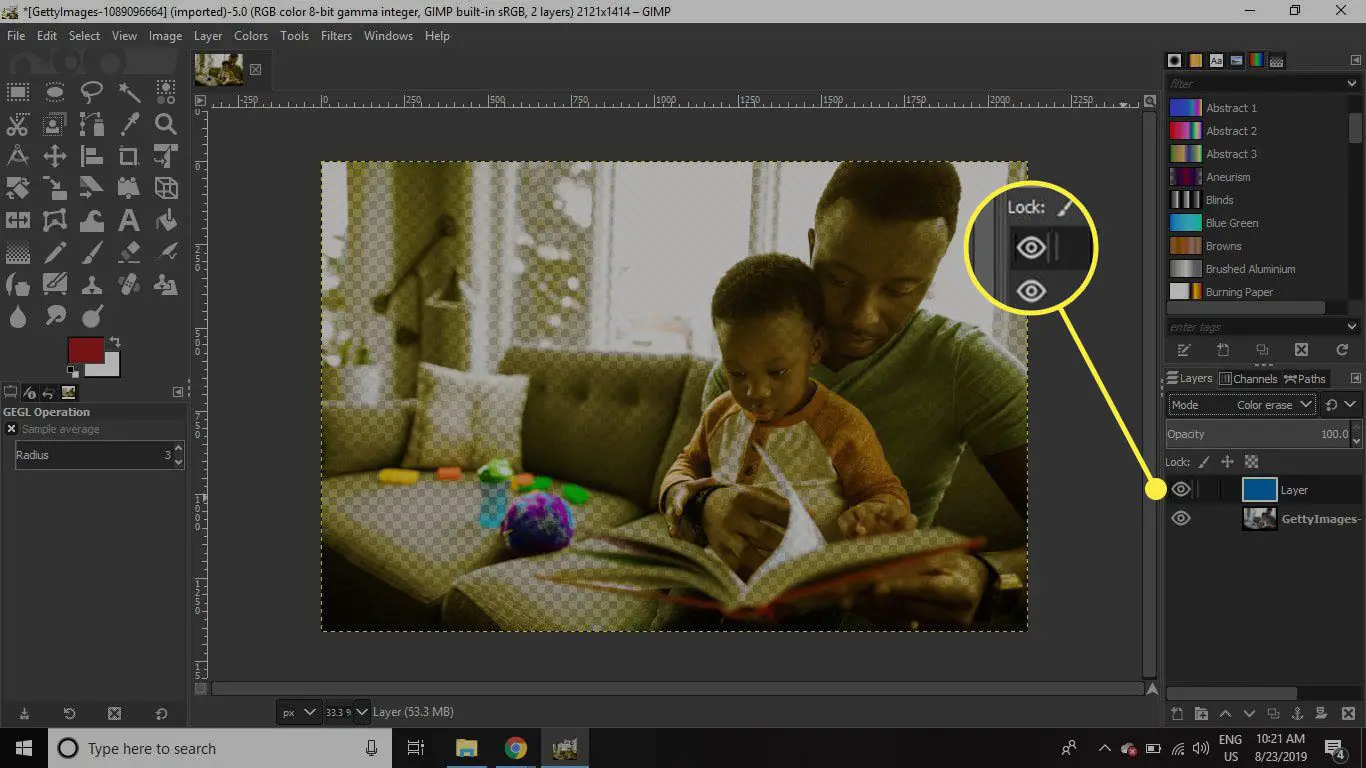 Uma captura de tela do GIMP com o botão de visibilidade da camada destacado