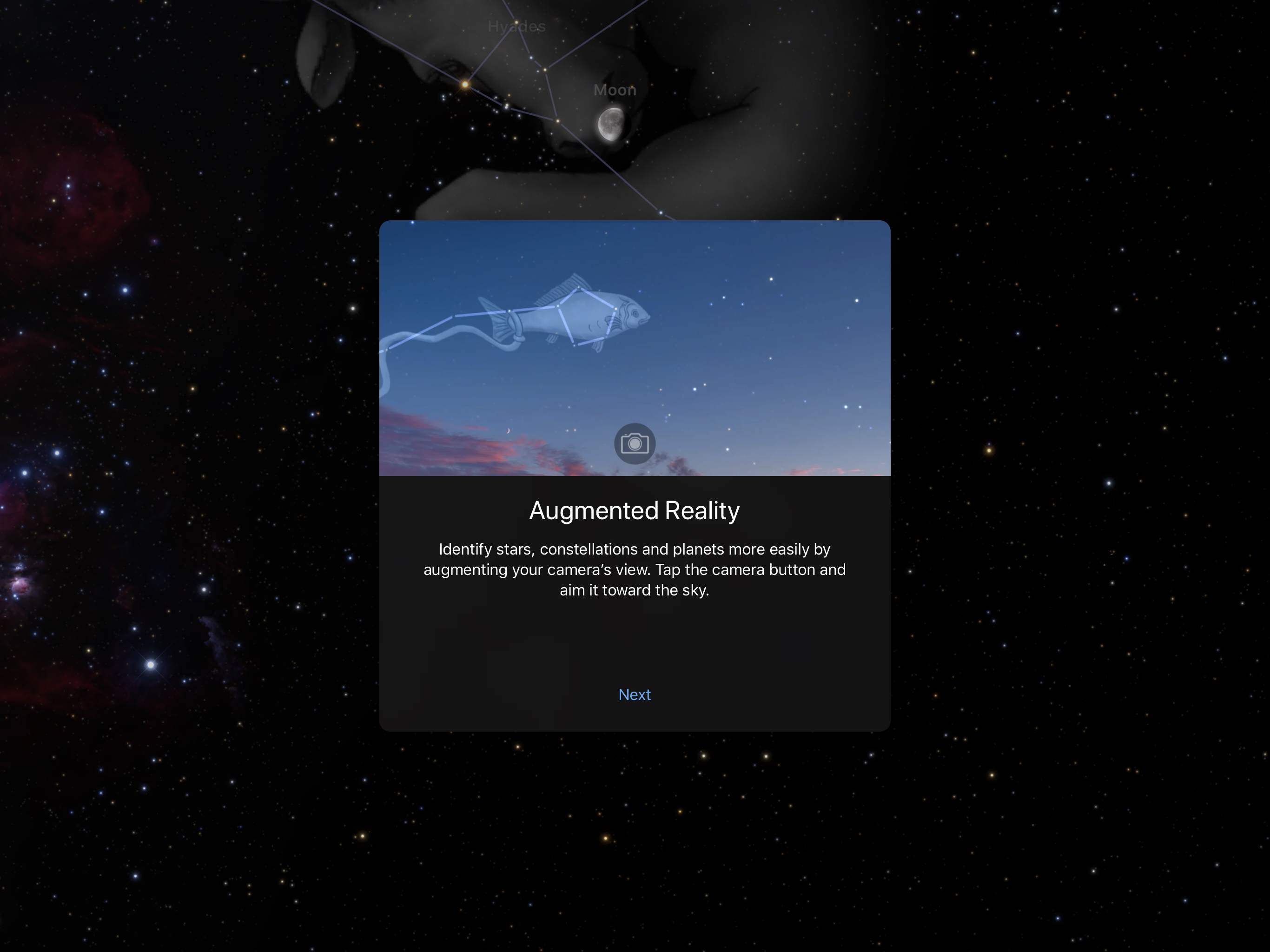 Captura de tela do Sky Guide, mostrando o modo de realidade aumentada que se sobrepõe a um mapa estelar com a imagem da câmera