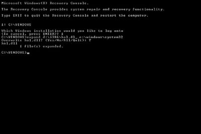 Captura de tela mostrando como expandir a cópia hal.dll de um disco do Windows XP para a pasta system32