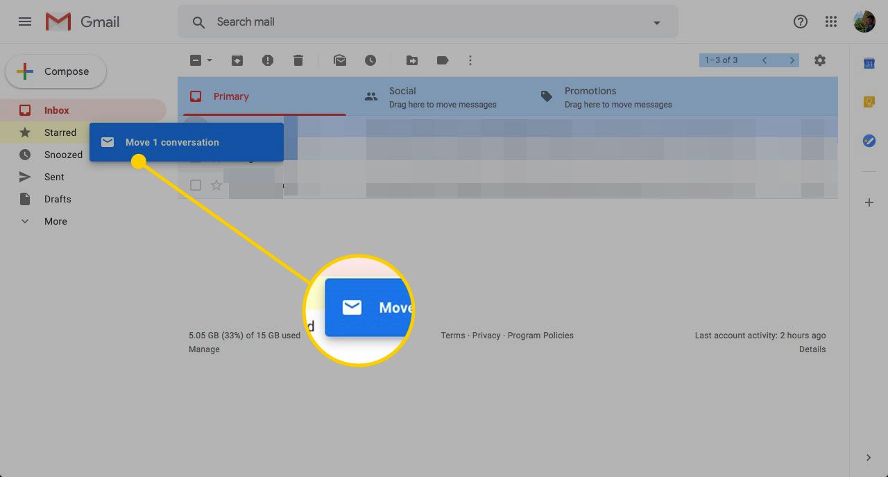Caixa de entrada do Gmail com uma mensagem arrastando para um marcador