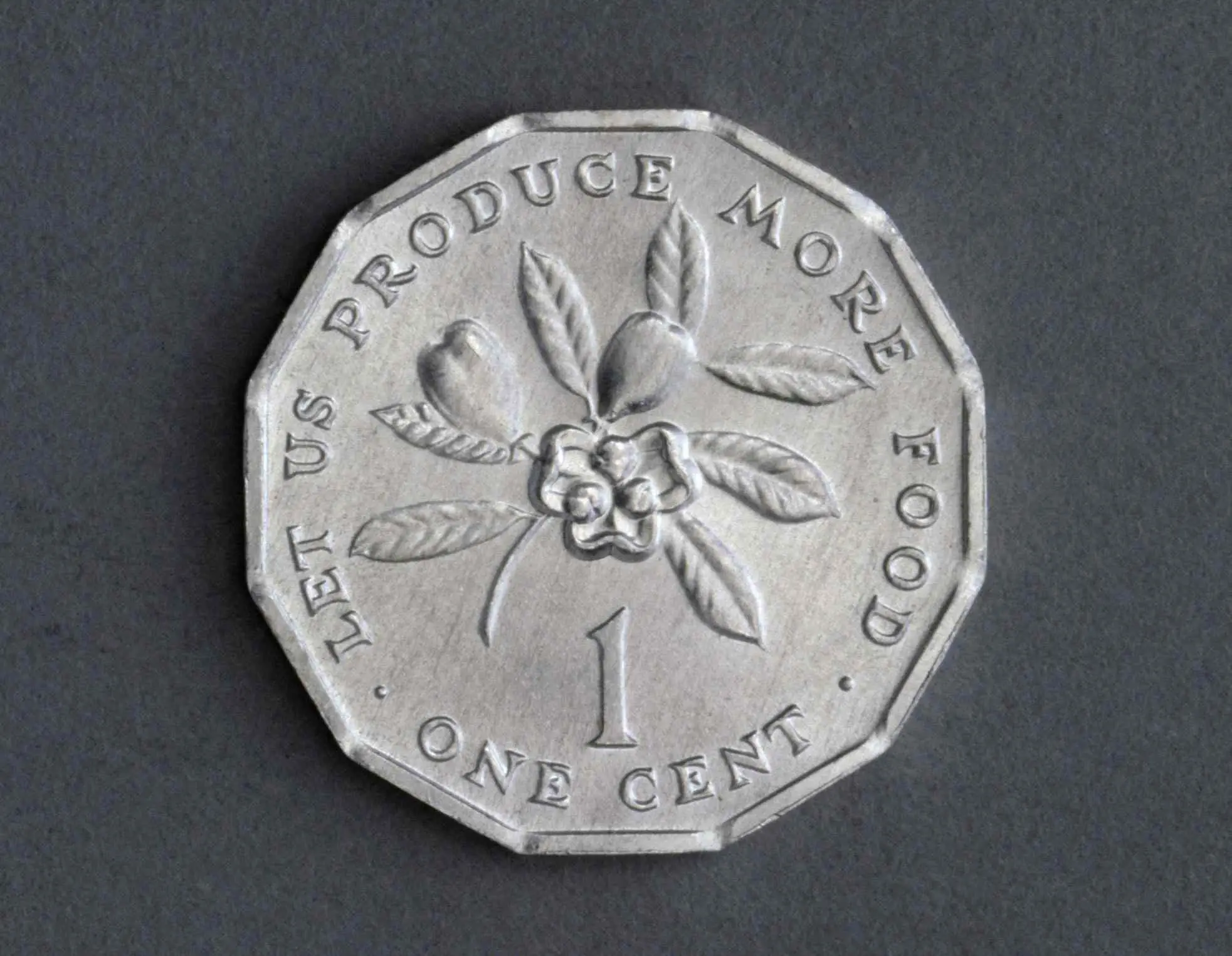 Moeda jamaicana de um centavo em forma de dodecágono