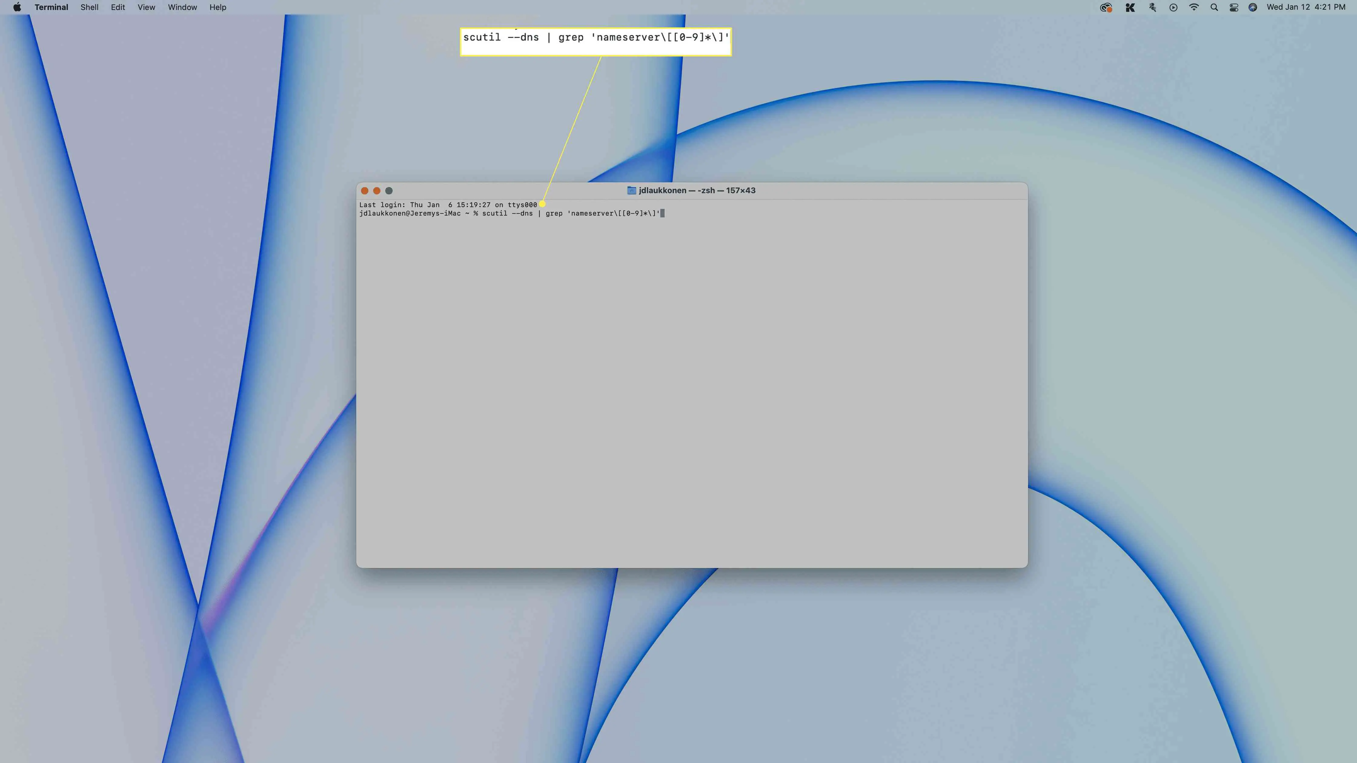 Inserindo um comando no Terminal do macOS.