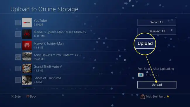 Selecionando arquivos salvos do PS4 para fazer upload para o Cloud Storage com Upload realçado