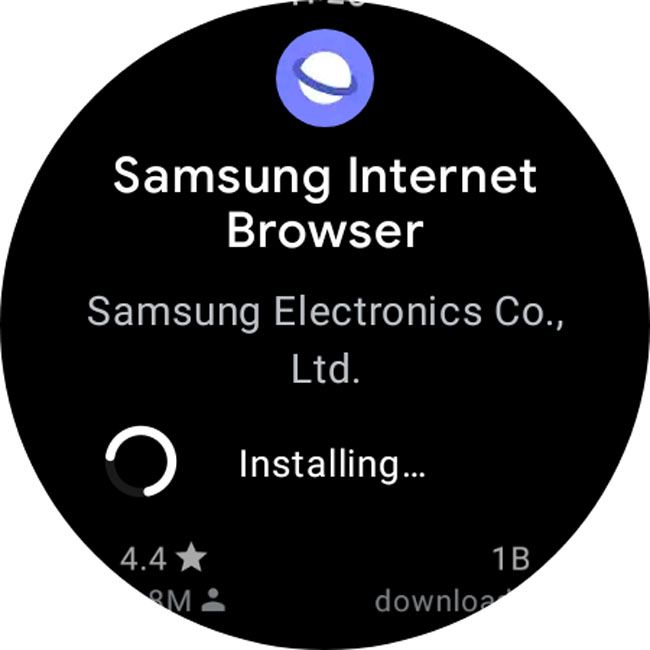 Samsung Internet Browser instalando em um relógio Galaxy.