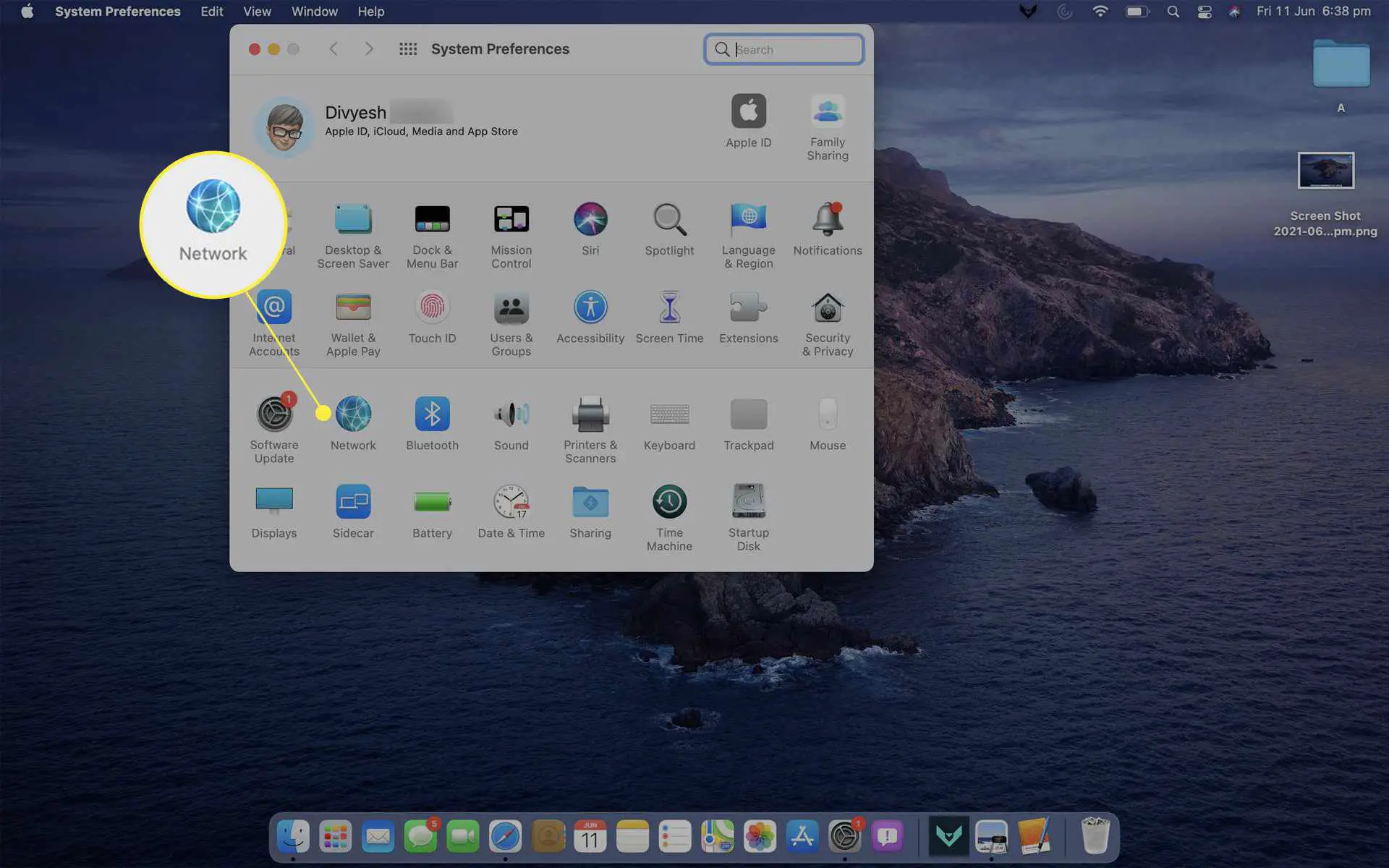 Área de trabalho do Mac com a janela Preferências do Sistema aberta e Rede realçada