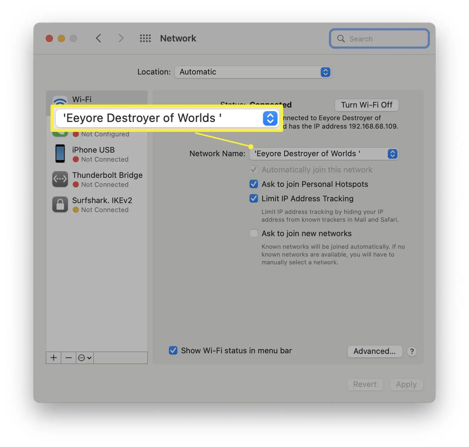 Configurações de rede MacOS com menu suspenso de nome de rede realçado.