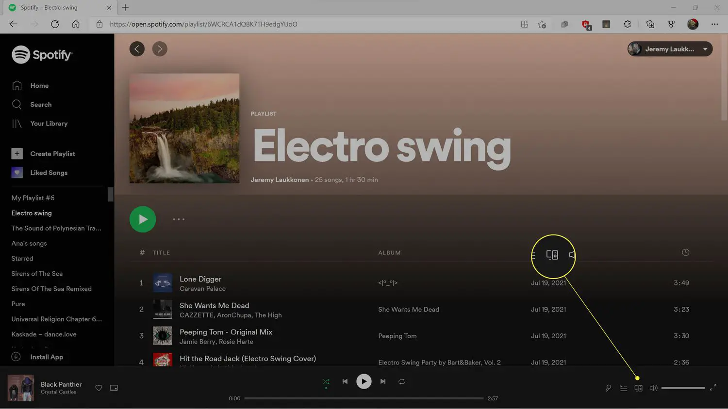 O ícone do dispositivo (à esquerda do controle de volume) destacado no Spotify web player.